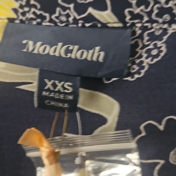 Modcloth woman print blouse XXS - Picture 2 of 5